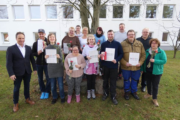 Absolventen in Osterode bei den Harz-Weser-Werken